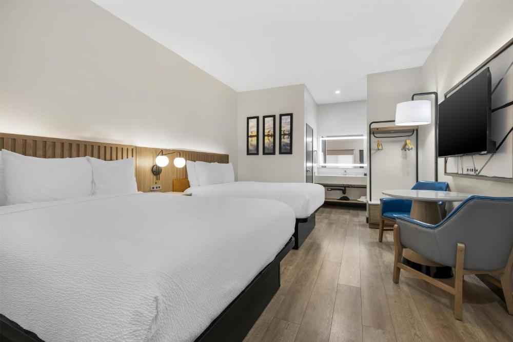 Queen Room with Two Queen Beds - Non-Smoking interior