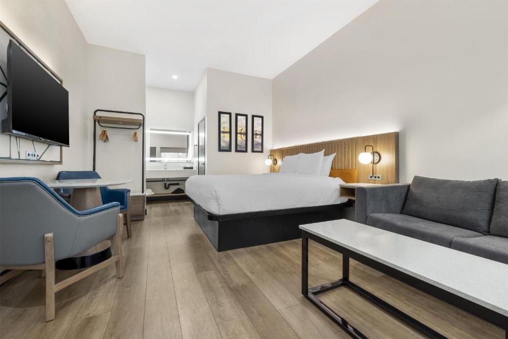 King Room with Sofa Bed - Non-Smoking interior